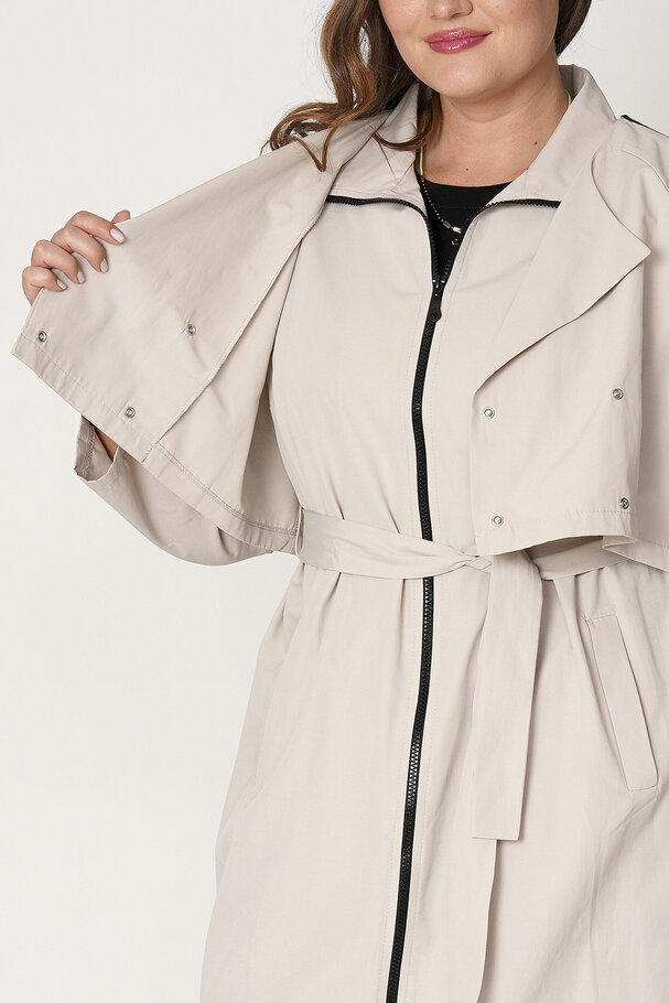 DUAL-USE TRENCH COAT THAT CAN BE CONVERTED INTO A VEST