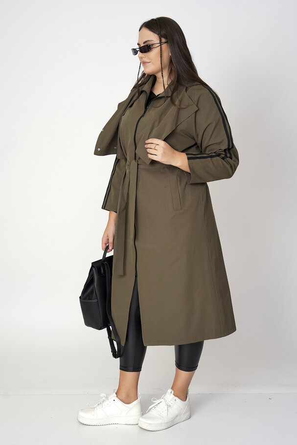 DUAL-USE TRENCH COAT THAT CAN BE CONVERTED INTO A VEST