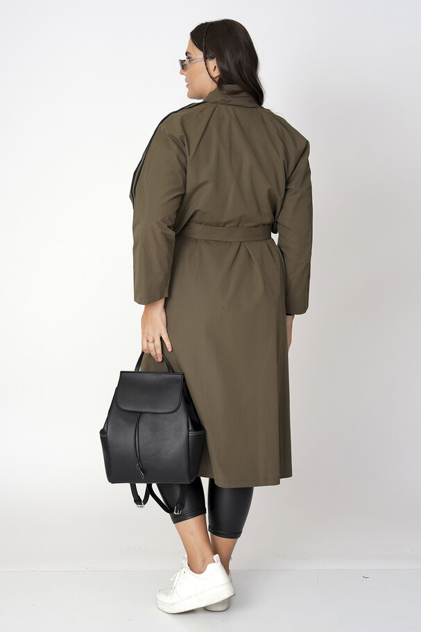 DUAL-USE TRENCH COAT THAT CAN BE CONVERTED INTO A VEST