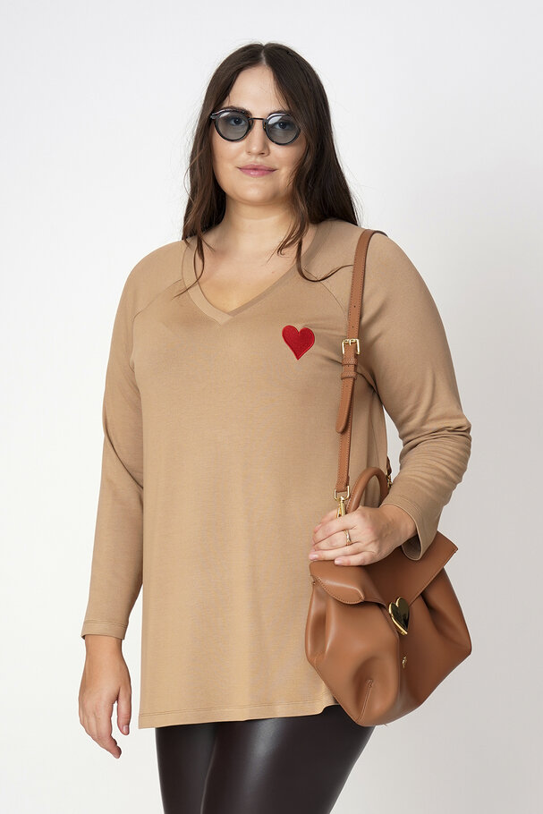 HEART EMBROIDERED KINT TOP