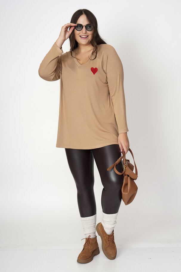 HEART EMBROIDERED KINT TOP