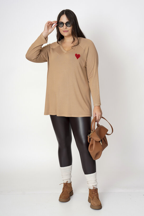 HEART EMBROIDERED KINT TOP