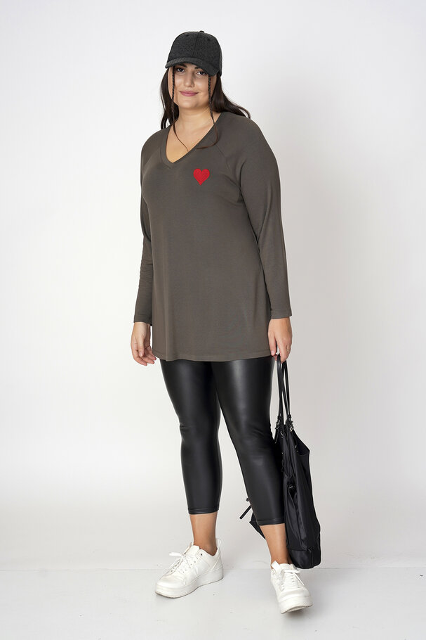 HEART EMBROIDERED KINT TOP