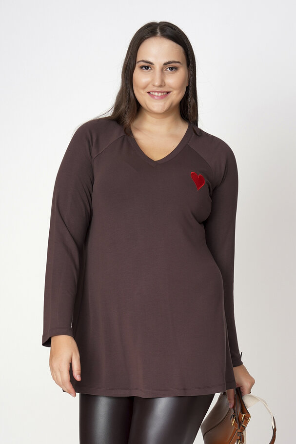 HEART EMBROIDERED KINT TOP