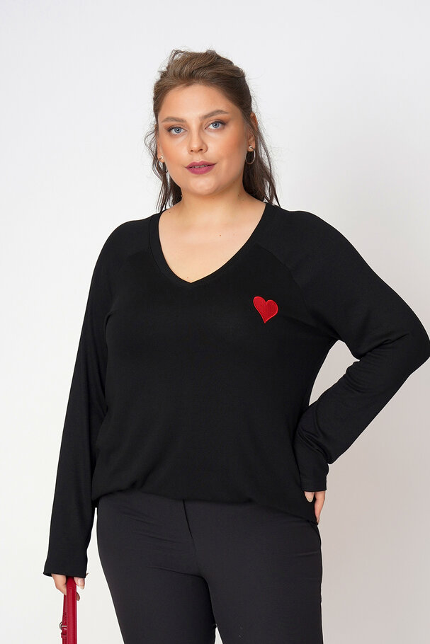 HEART EMBROIDERED KINT TOP