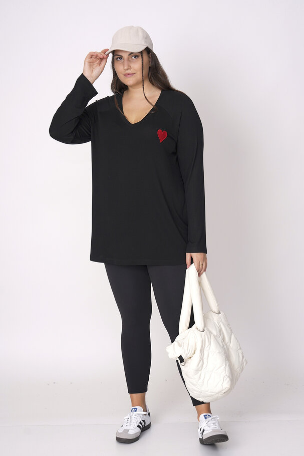 HEART EMBROIDERED KINT TOP