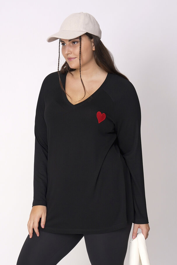 HEART EMBROIDERED KINT TOP