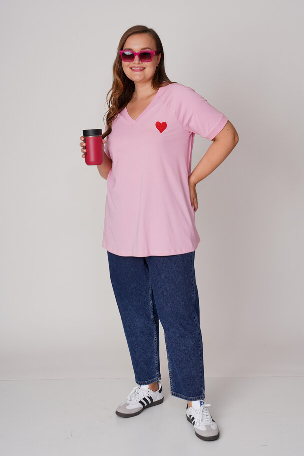 HEART EMBROIDERED T-SHIRT