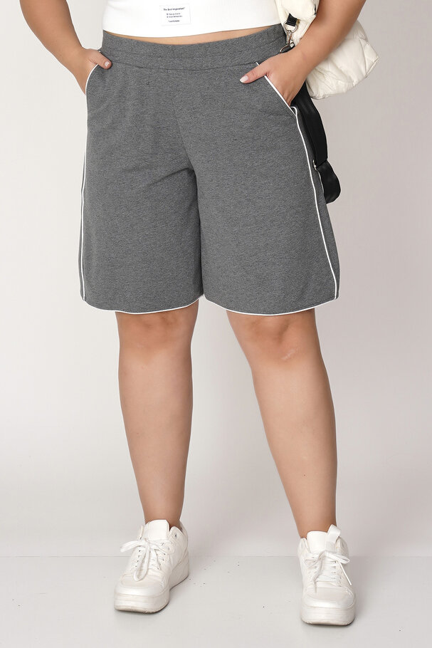 SHORTS WITH CONTRAST PIPING