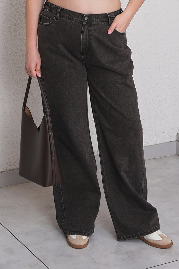 STRAIGHT-LEG HIGH-WAIST JEANS