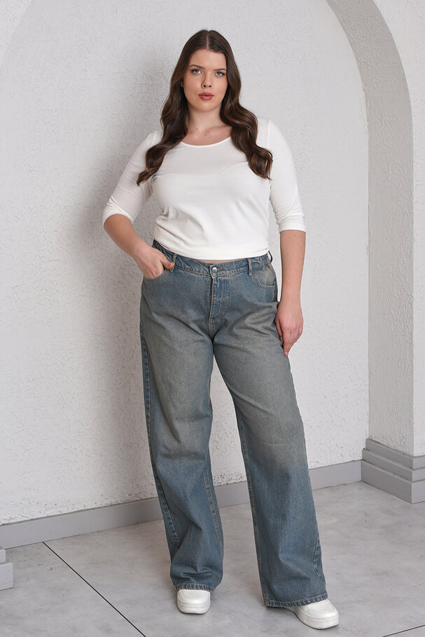 STRAIGHT-LEG HIGH-WAIST JEANS