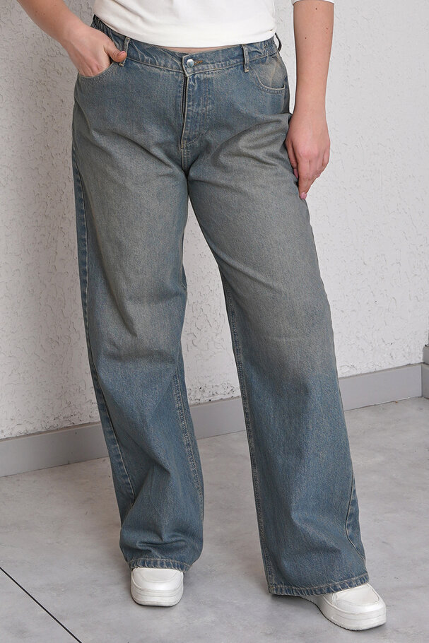 STRAIGHT-LEG HIGH-WAIST JEANS