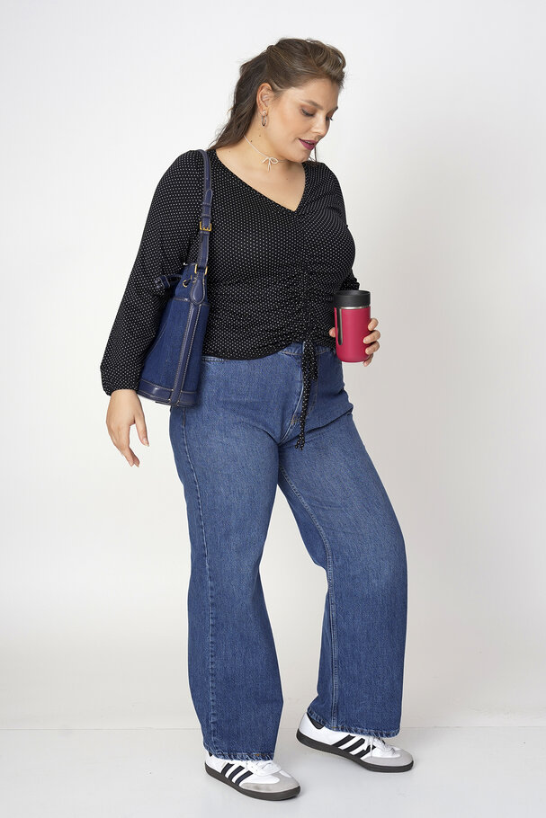 STRAIGHT-LEG HIGH-WAIST JEANS