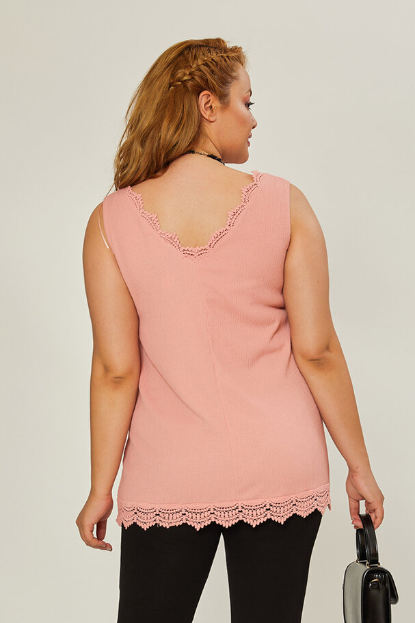 TOP WITH LACE DETAIL