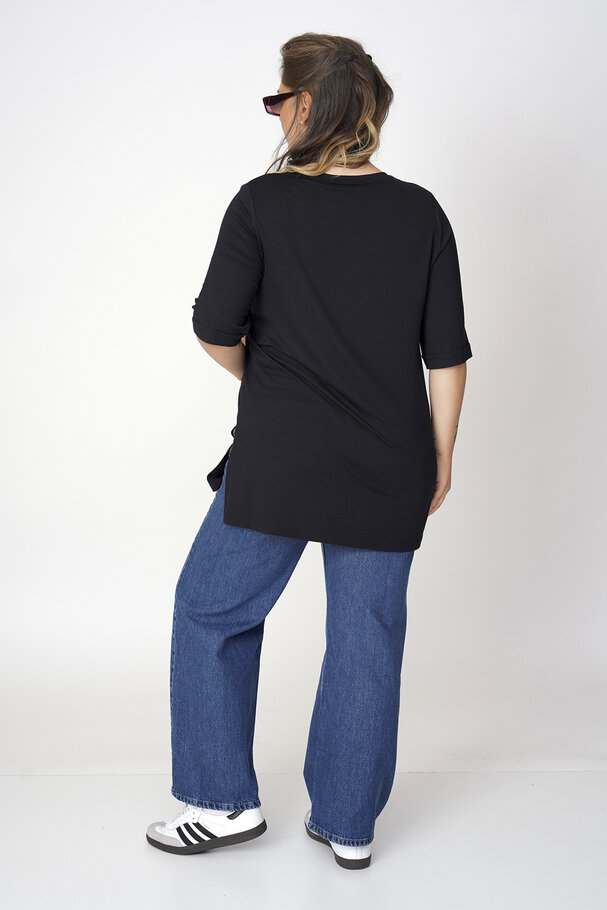 V-NECK BASIC FLOWING T-SHIRT