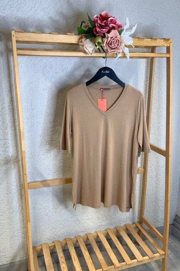 V-NECK BASIC FLOWING T-SHIRT