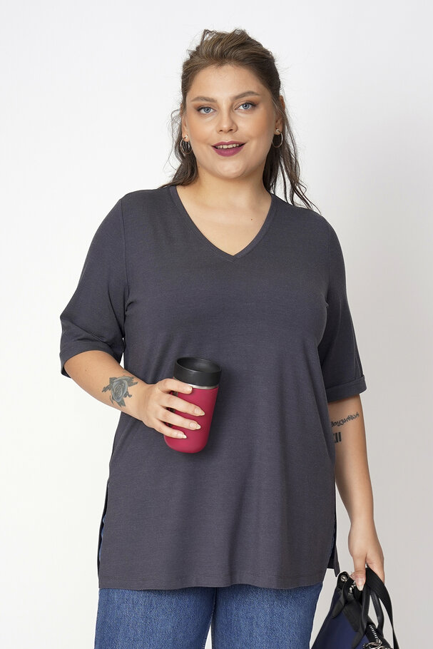 V-NECK BASIC T-SHIRT