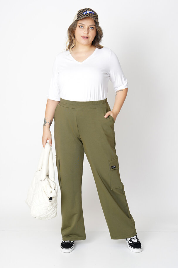 WIDE-LEG CARGO TROUSERS