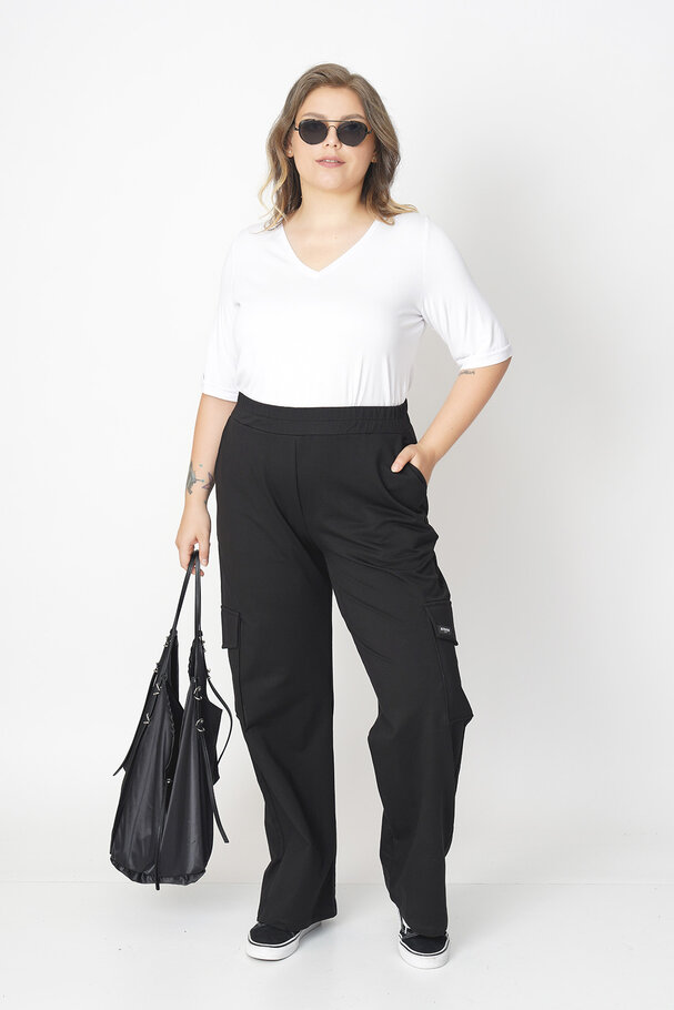 WIDE-LEG CARGO TROUSERS