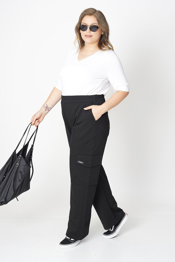 WIDE-LEG CARGO TROUSERS