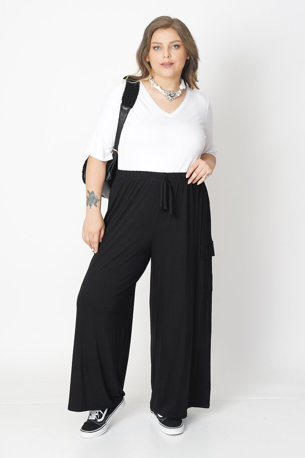 WIDE-LEG RELAXED CARGO TROUSERS