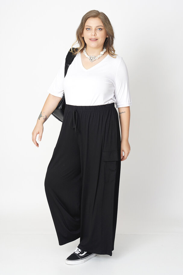 WIDE-LEG RELAXED CARGO TROUSERS