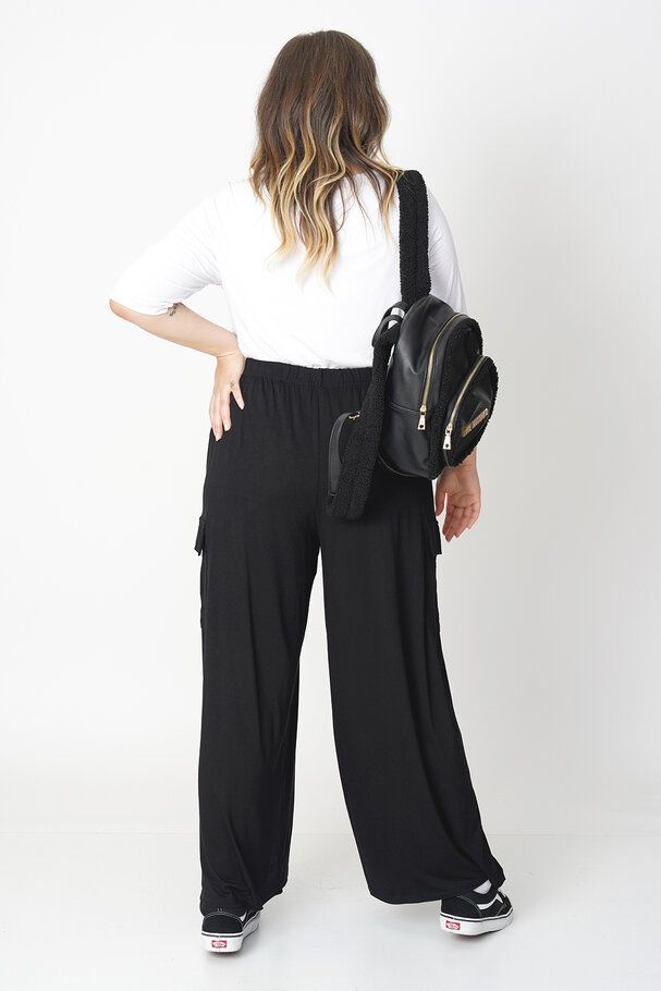 WIDE-LEG RELAXED CARGO TROUSERS